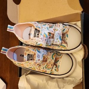 Converse toddler sneakers size 8